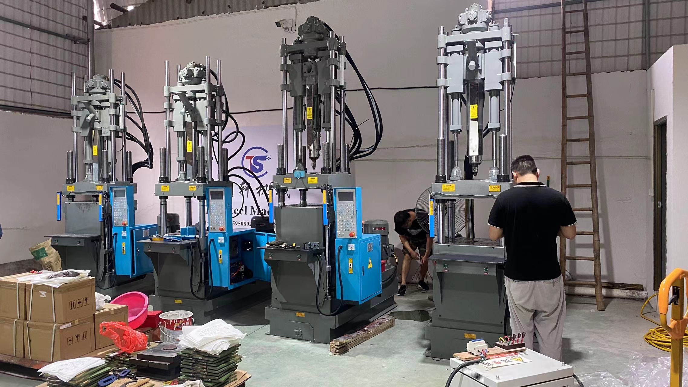 PVC injection machine for shoes uppers